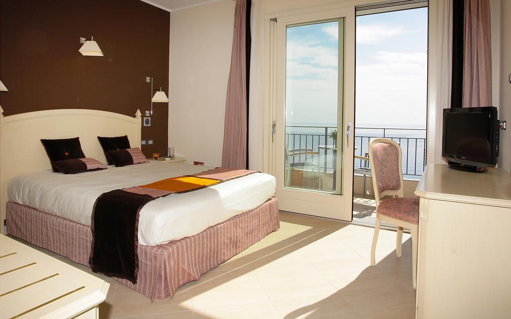 Meridiana Hotel Таорміна Екстер'єр фото